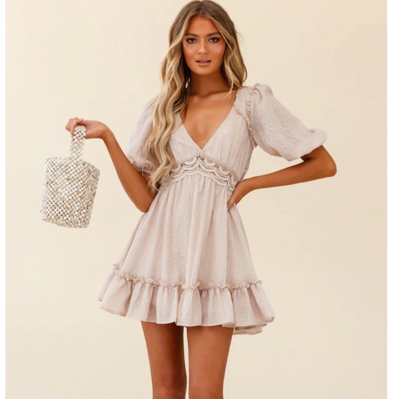 Selfie Leslie Dresses & Skirts - NWT EVERLEIGH MILKMAID SLEEVE EXPOSED BACK DRESS BEIGE LACE tie up selfie leslie